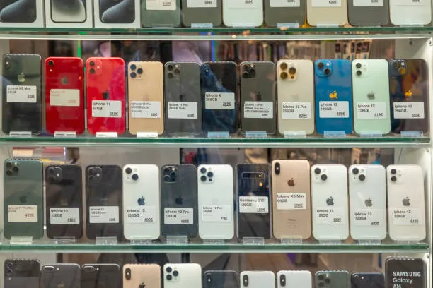 Shop Refurbished and Used iPhones for Premium Features at Less Cost