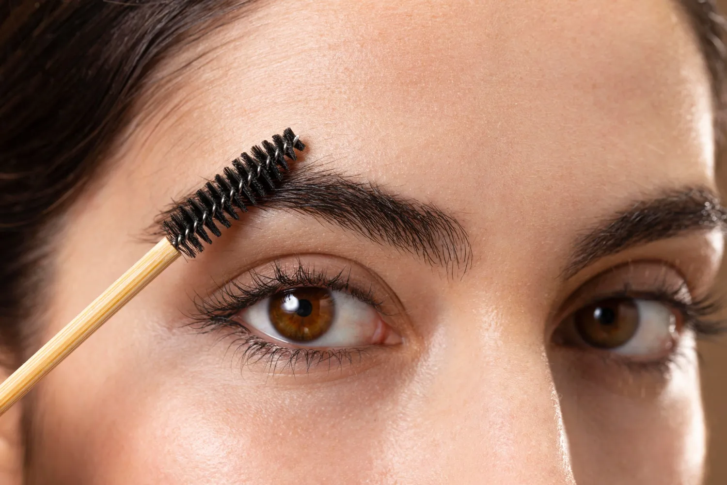 How Eyebrow Tinting Enhances Your Natural Features Without Heavy Makeup