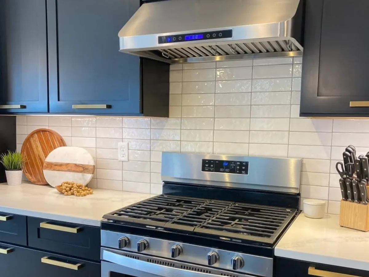 How Does an Under-Cabinet Range Hood Recirculating System Work?