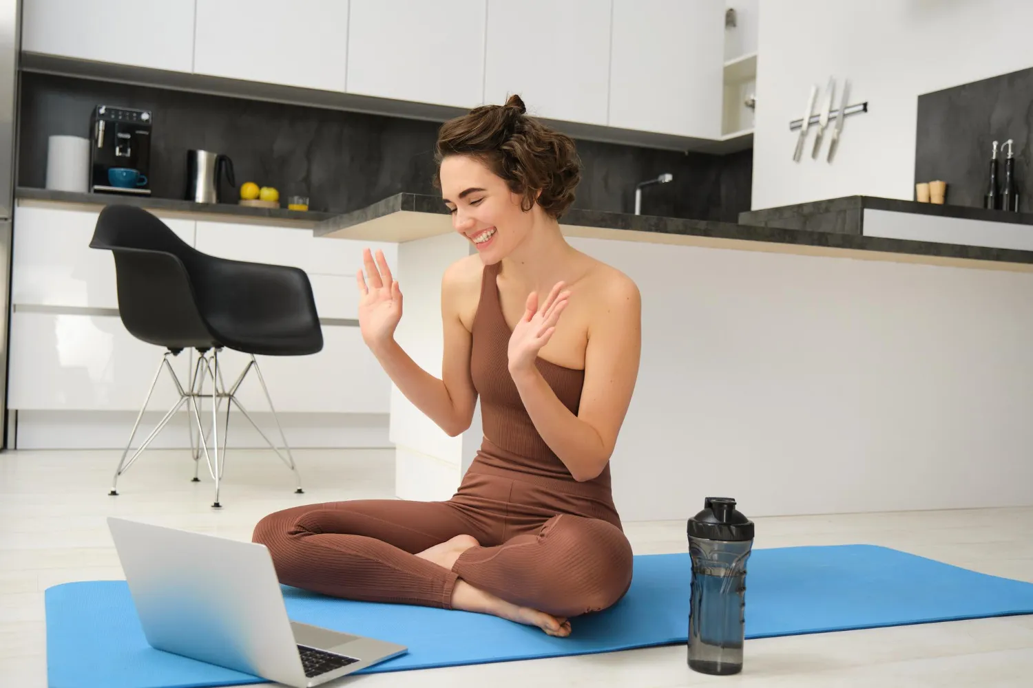 App-Based Yoga vs Live Online Classes vs Studio Sessions: Which One Actually Works?