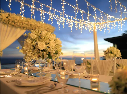 How Caterers Build a Balanced Corporate Event Cocktail Hour Menu