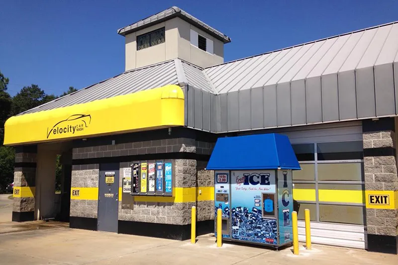 Why Car Washes and Laundromats Are Smart Locations for Ice Vending Machines