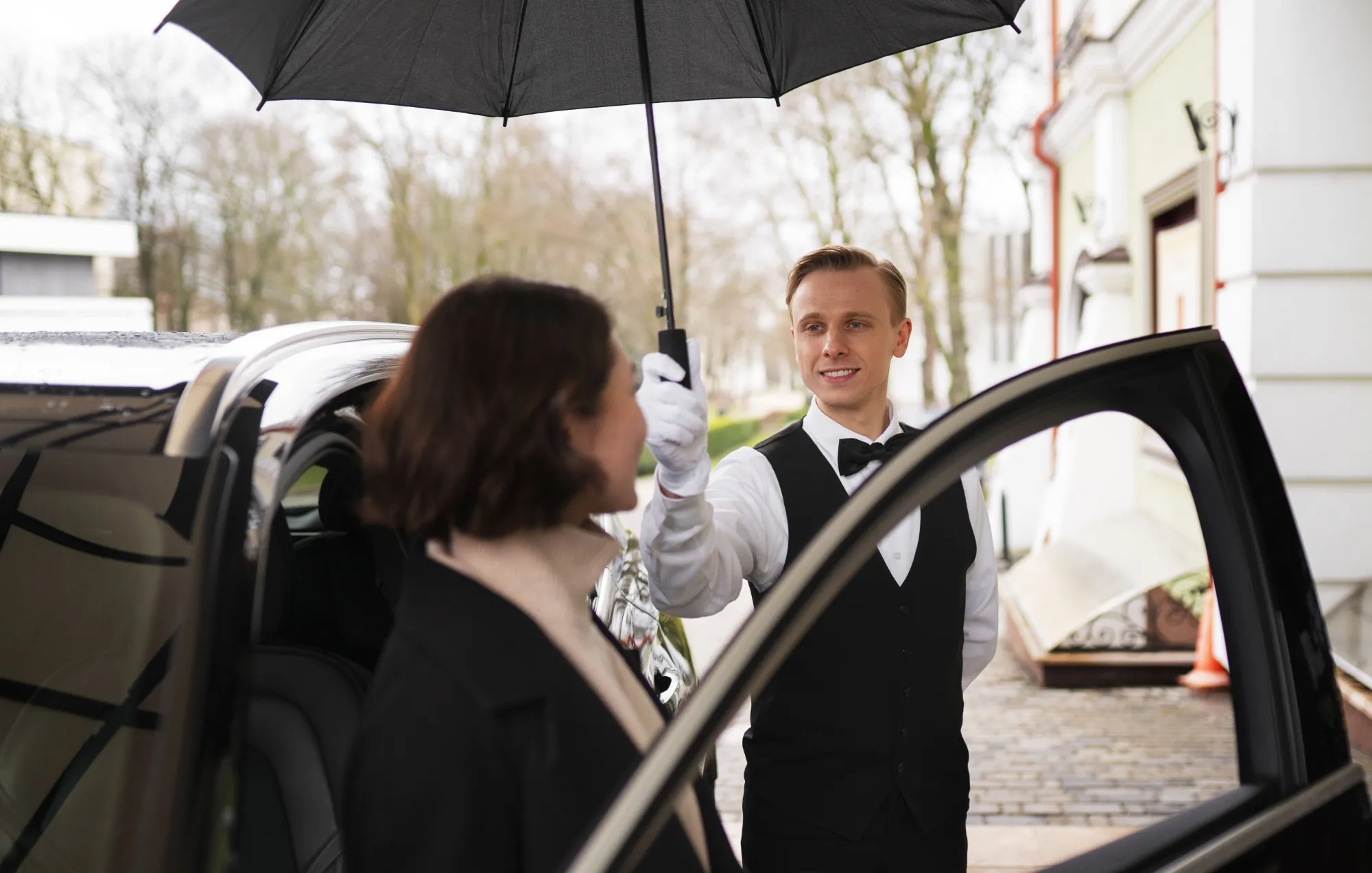 Why CEOs and Executives Prefer Luxury Chauffeur Services in Dubai