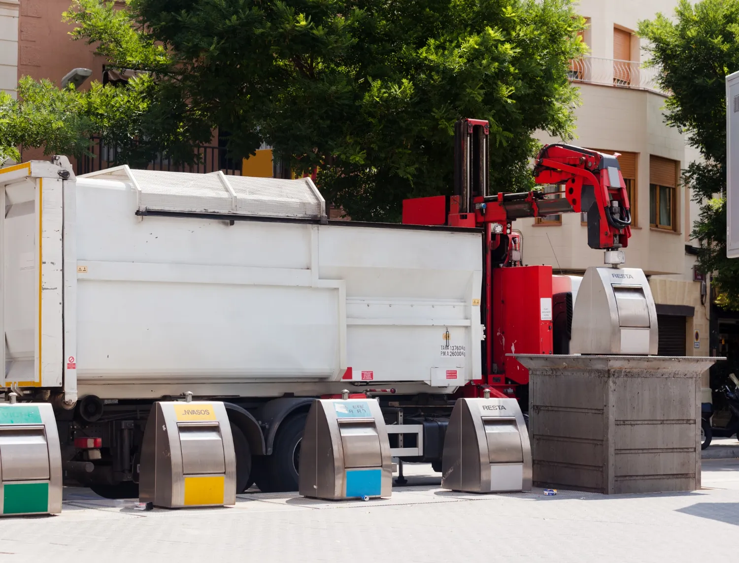 How Melbourne Construction Companies Benefit from Crane Bins