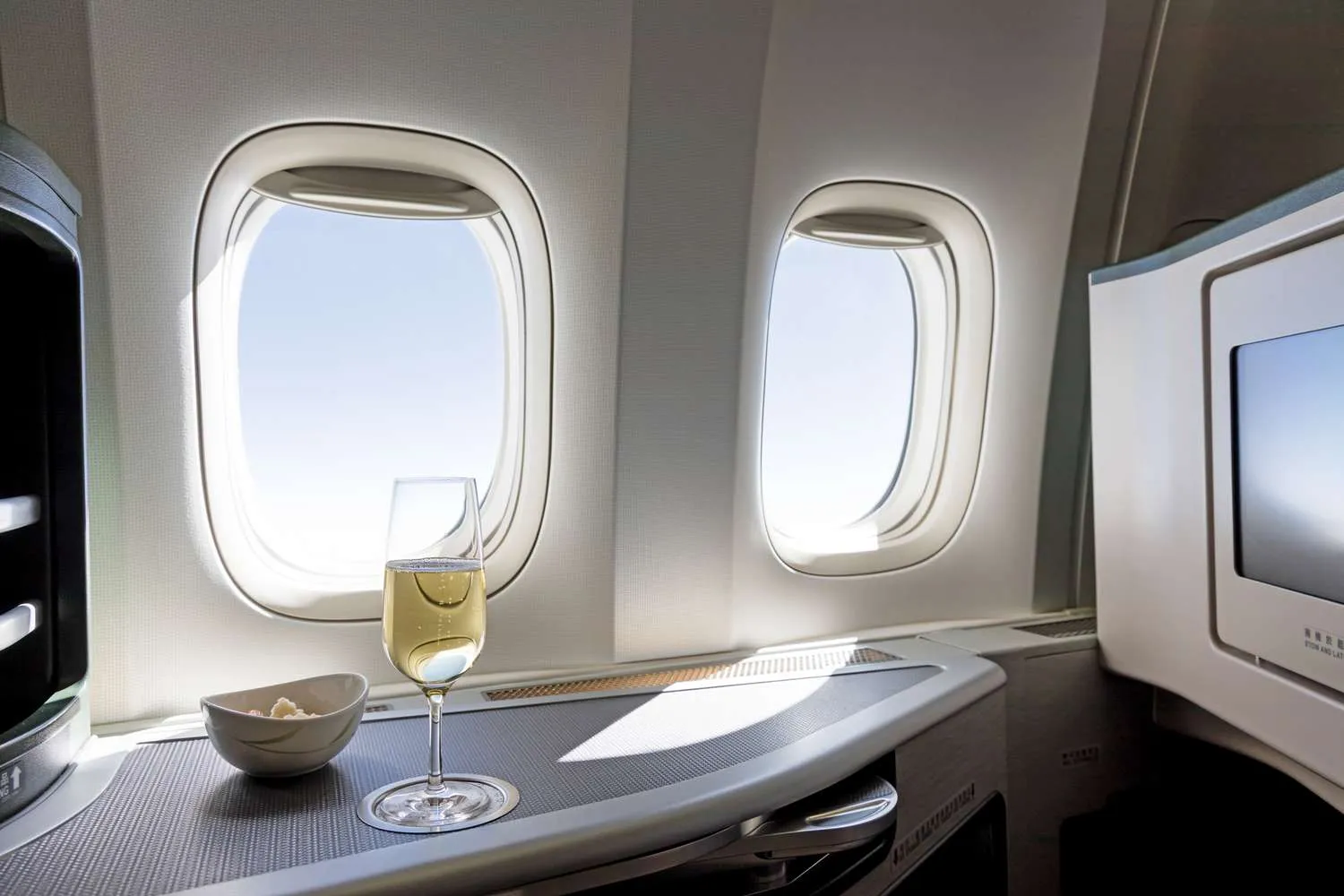 Cheap Business Class Flights: How to Fly Premium Without the Premium Price Tag
