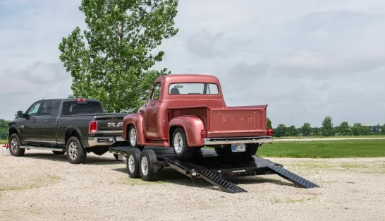 How Flatbed Trailer for Sale Helps Businesses Transport Heavy Equipment with Complete Confidence Daily