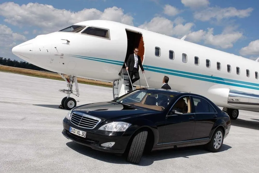 Limo Service Near Me with Reliable Professional Chauffeur Rides