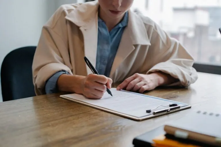 Mastering Your Career: How to Choose the Best CV Writing Course Online