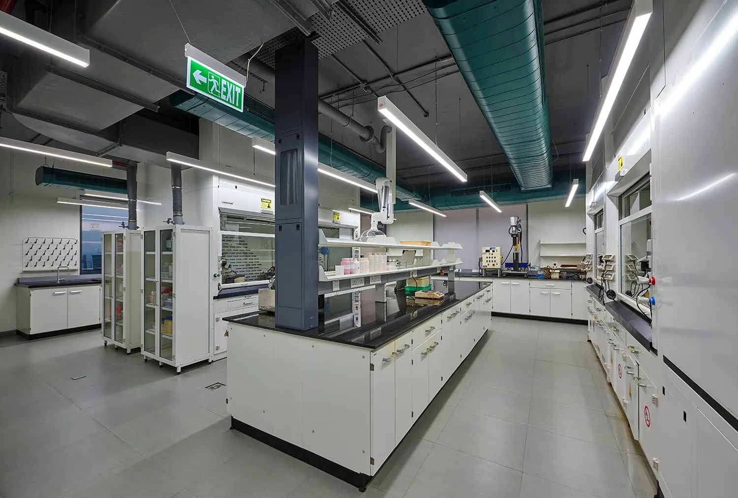Commercial Lab Refurbishment: Transforming Existing Laboratories into Modern Workspaces