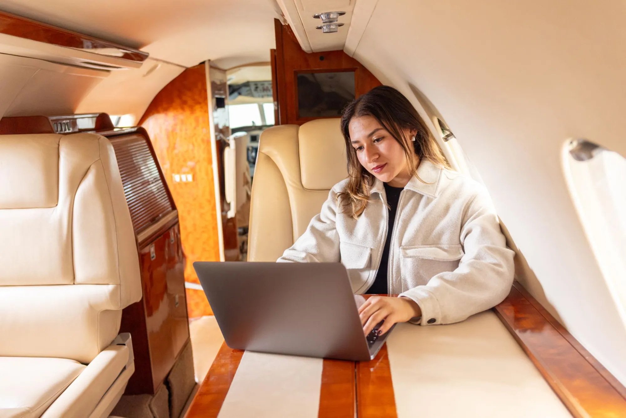 Why Air Charter Services Are the Best Option for Business Owners?
