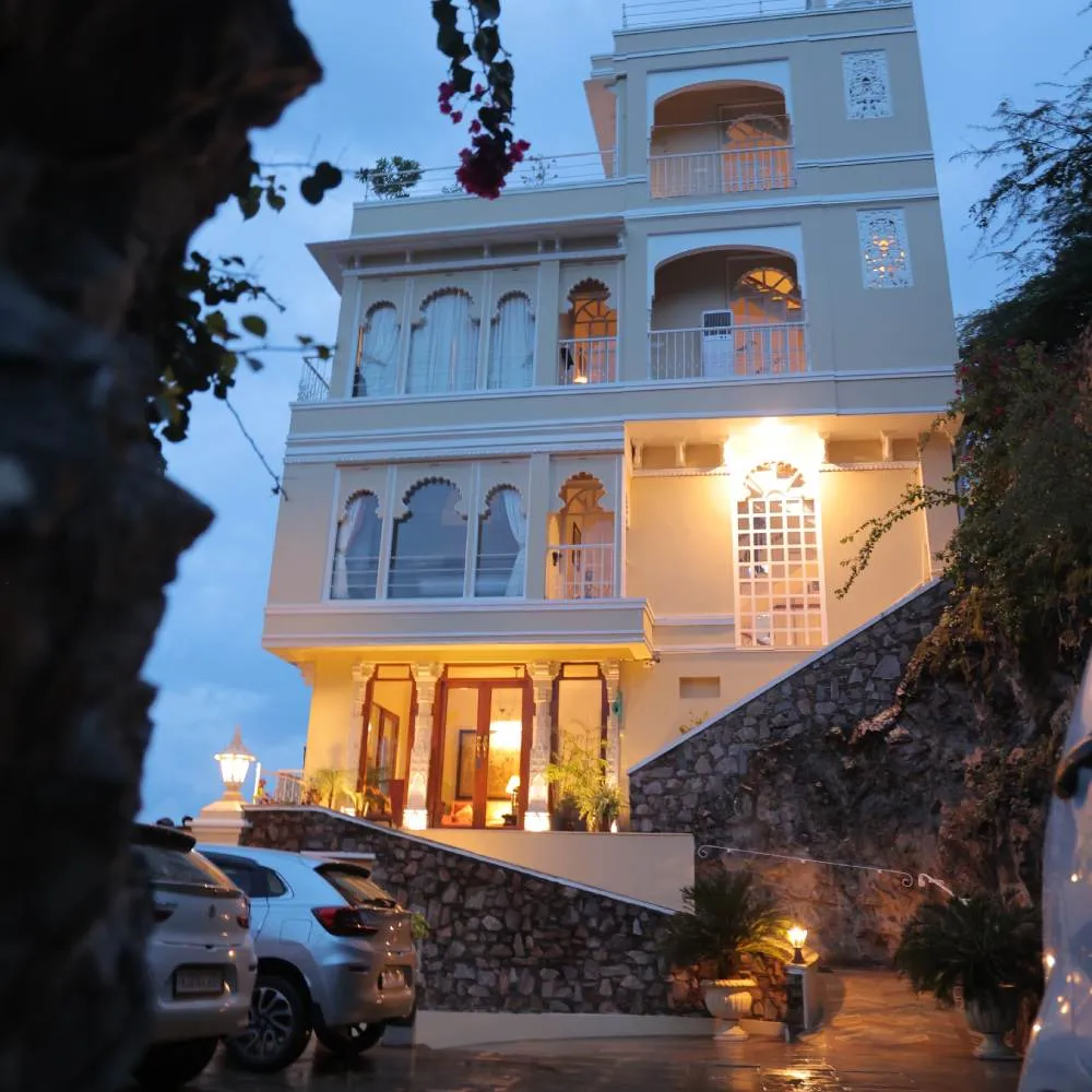 Watch Udaipur Unfold from the Best View at Burj Baneria