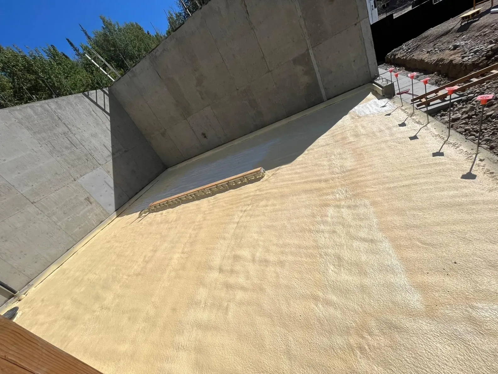 How Does Wyoming Spray Foam Insulation Help Builders in Driggs, ID, Handle Extreme Cold Weather Projects?
