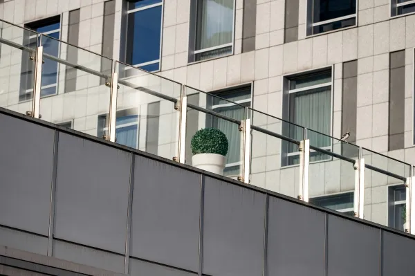 How Can a Glass Balustrade Improve Your Property’s Aesthetics?