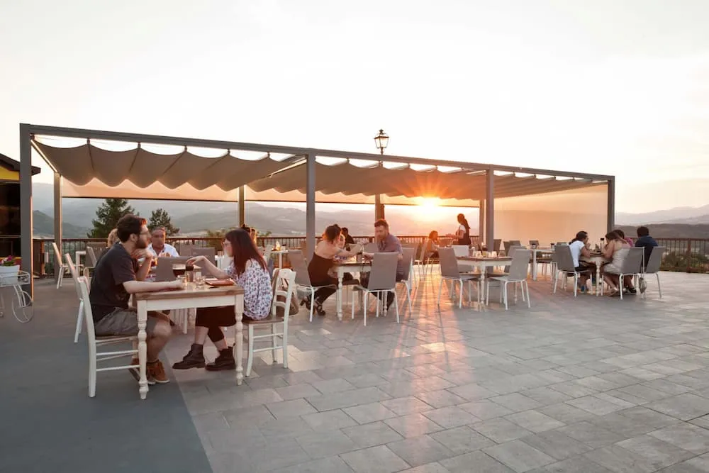 Why Commercial Outdoor Cabanas Are Ideal for Hospitality and Recreation