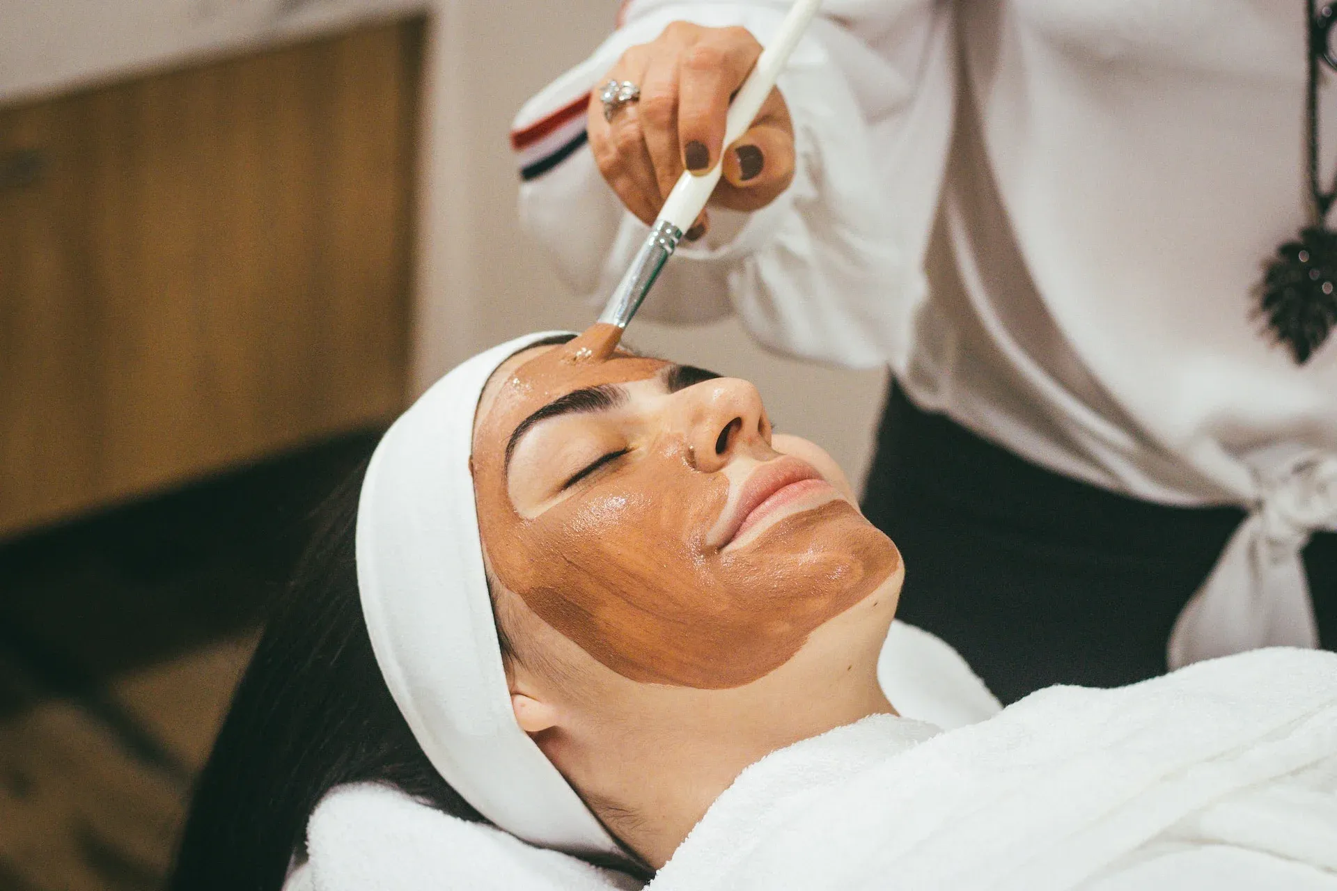 Hydrafacial Treatment in Delhi: Cost, Best Clinics, Benefits & Results