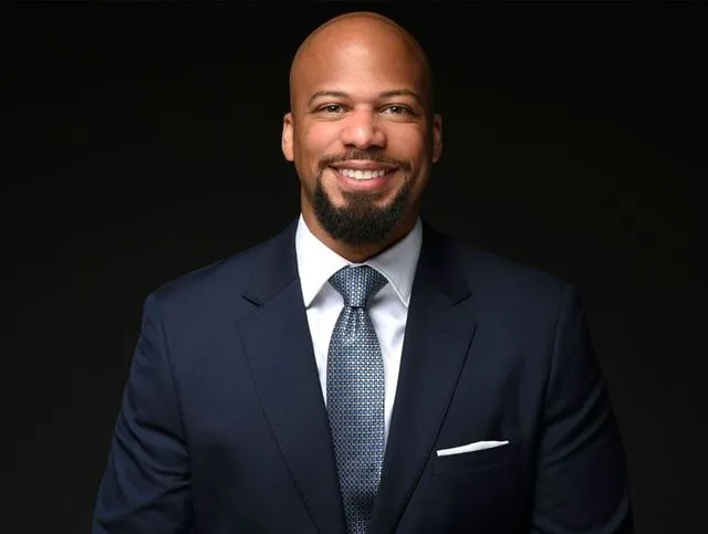 How to Choose a Headshot Photographer Near Me in Dallas