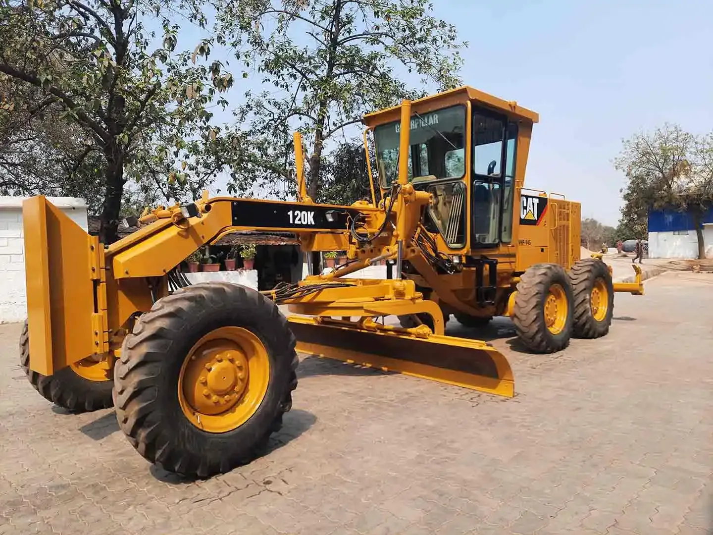 What to look for in a used motor grader before buying in the UAE