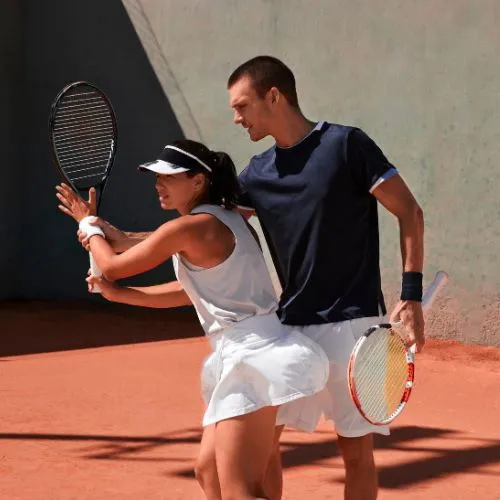 How to Choose the Right Tennis Coach for Better Tennis Skills