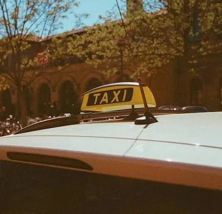 Why More Travelers Prefer a Professional Delhi Taxi Service for Their Trips