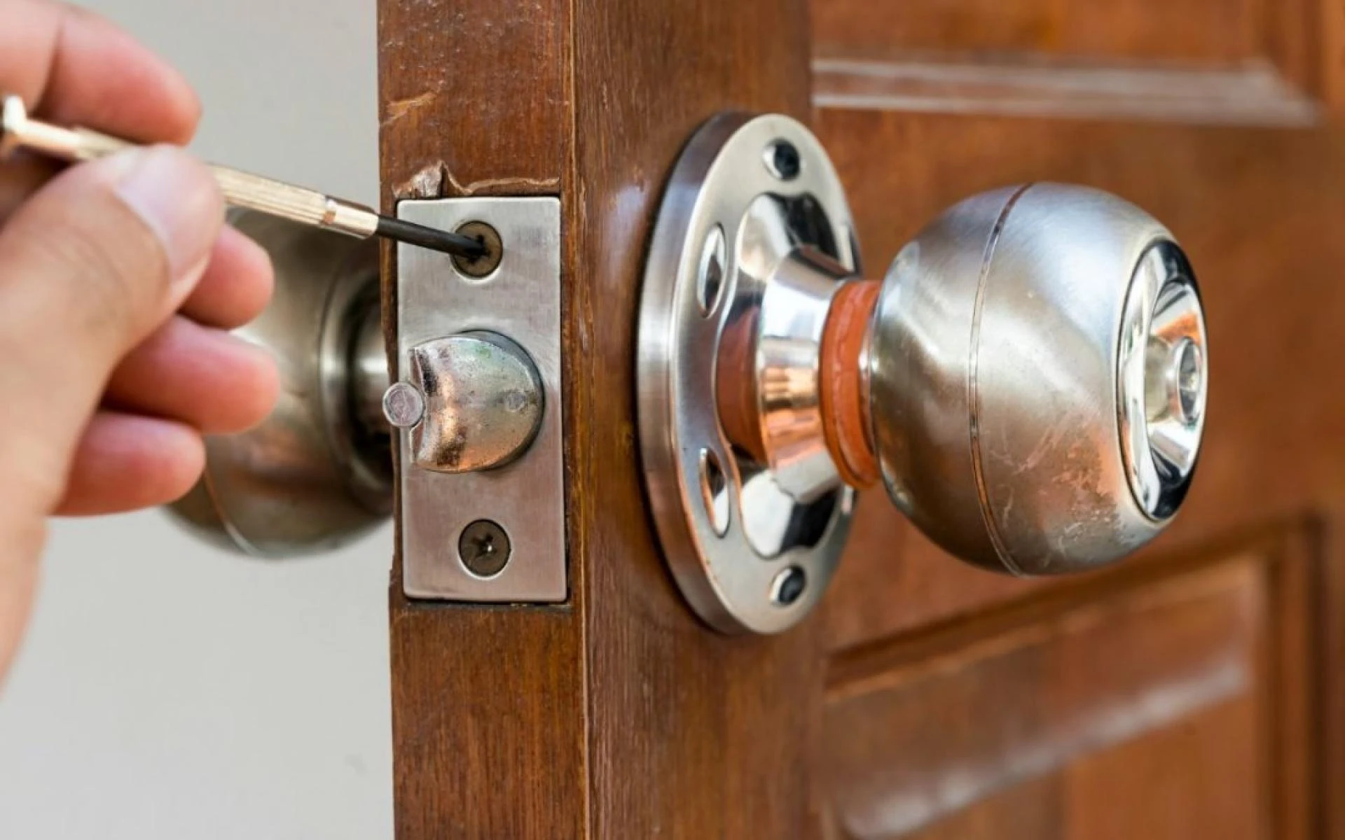 6 Services That A Reputable Locksmith Provides