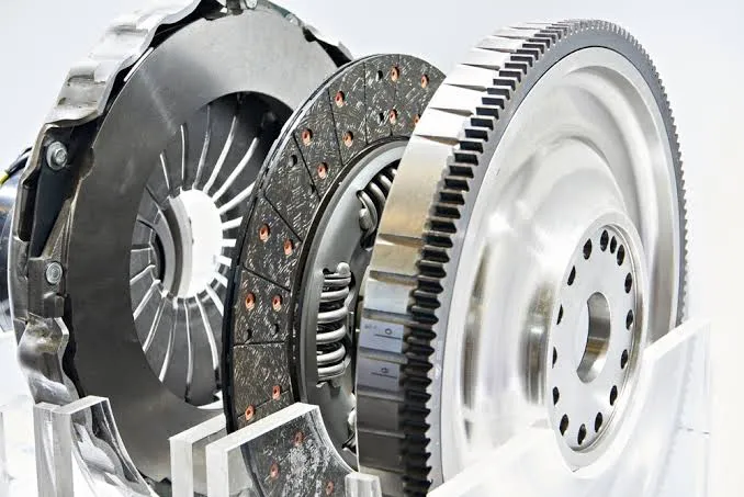 How Engine and Clutch Repairs Help Extend a Semi-Truck’s Service Life