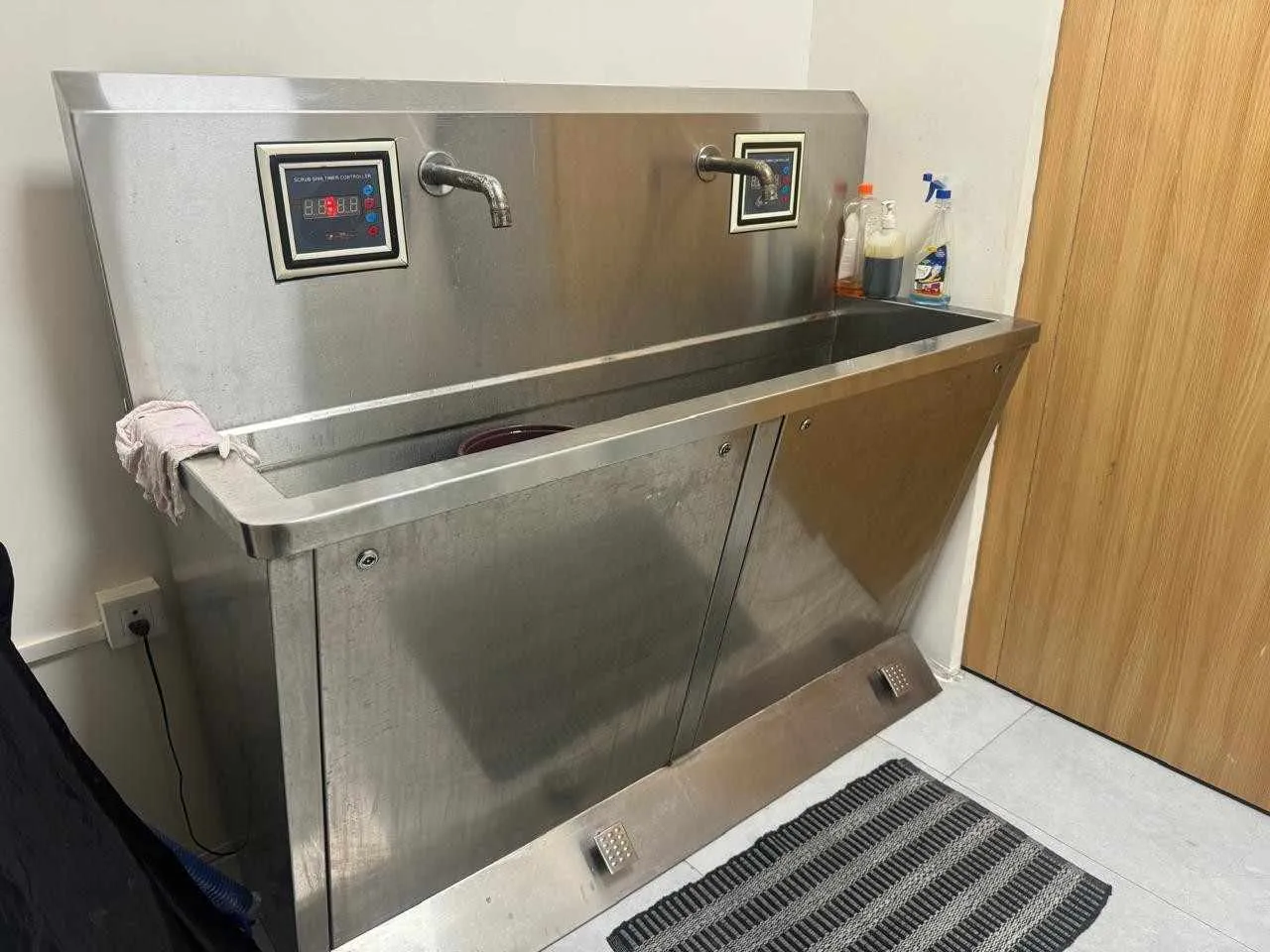 A Complete Guide to Scrub Stations and Surgical Pendants for Hospitals
