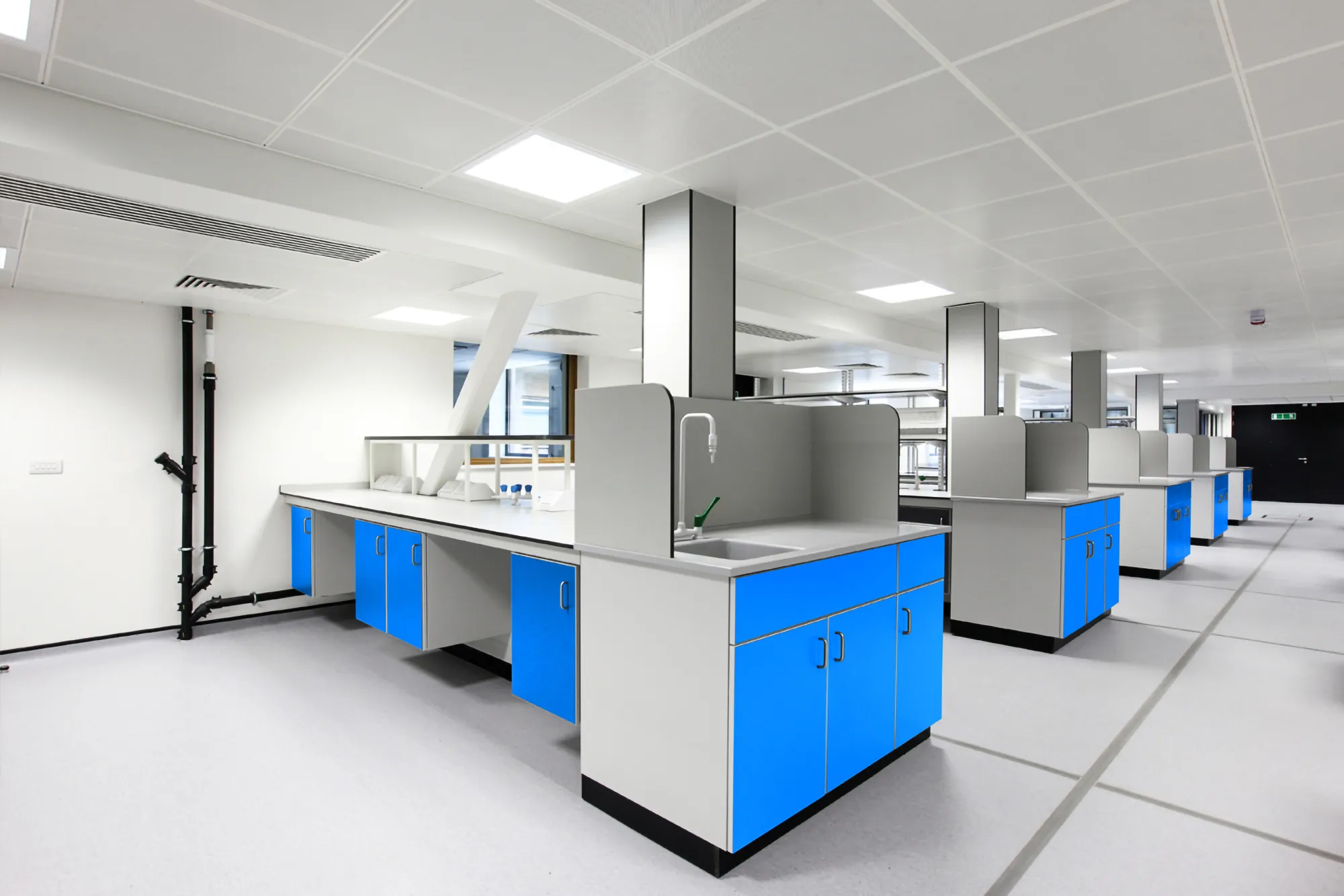 Laboratory Furniture Manufacturer in Bangalore: How to Plan Efficient and Flexible Lab Workspaces