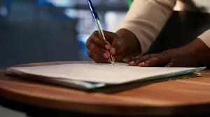What Is a McKenzie Friend? A Guide for Litigants in Person