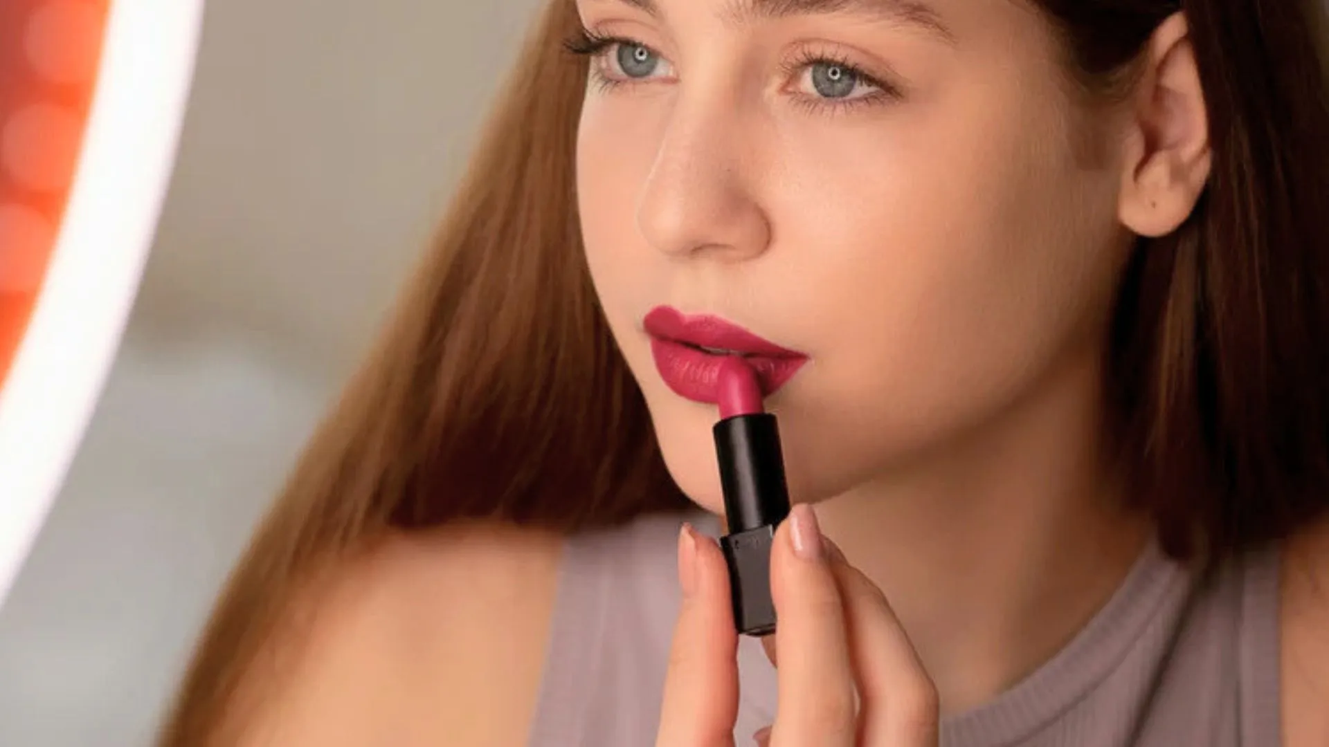 Top Benefits of Using a Moisturizing Tinted Lip Balm for Women