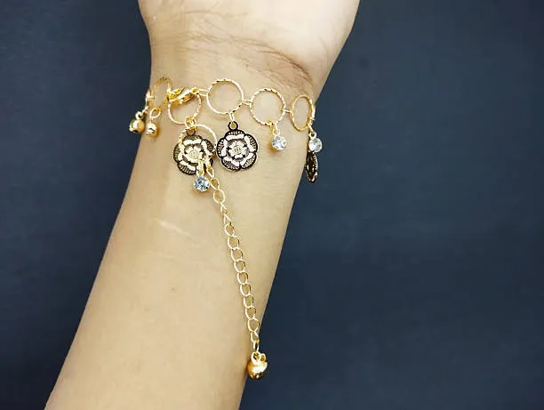 How Does Permanent Jewelry Enhance Personal Expression?
