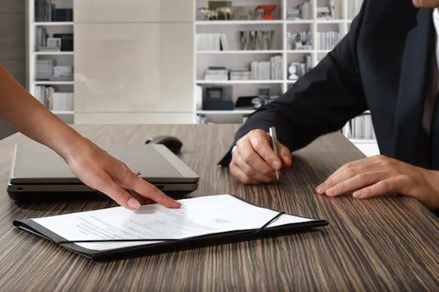 LLC Lawyer Guide How Legal Professionals Help Businesses in the USA