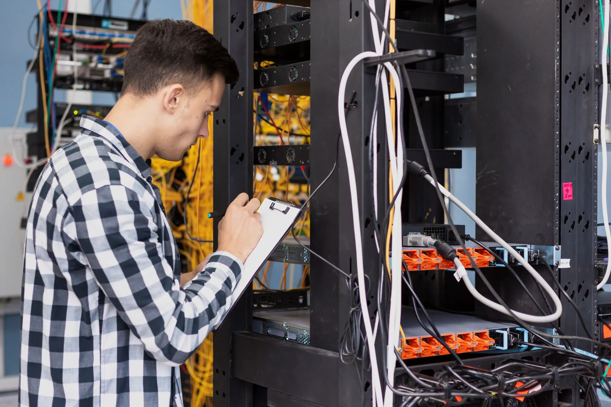 How Managed Network Services Companies Support Hybrid Cloud Environments