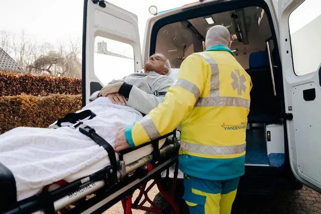 Als wachten de moeilijkste helft van de ziekenhuisdag wordt
