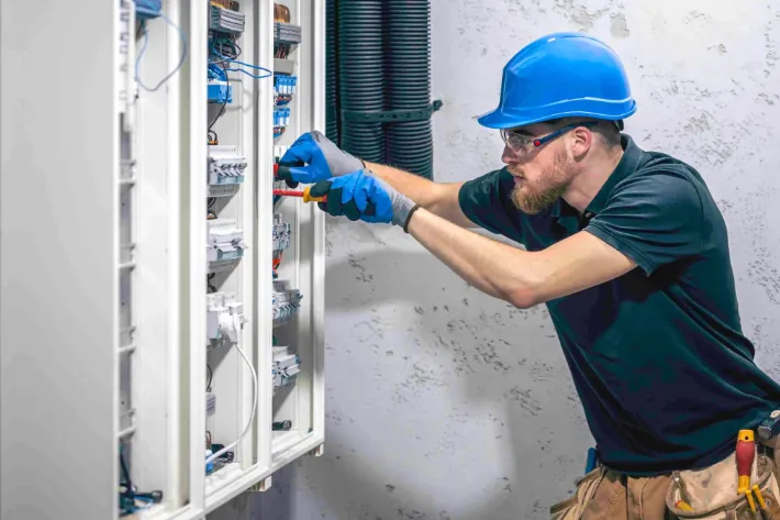 Choosing the Right Commercial Electrical Services in Tewksbury, MA