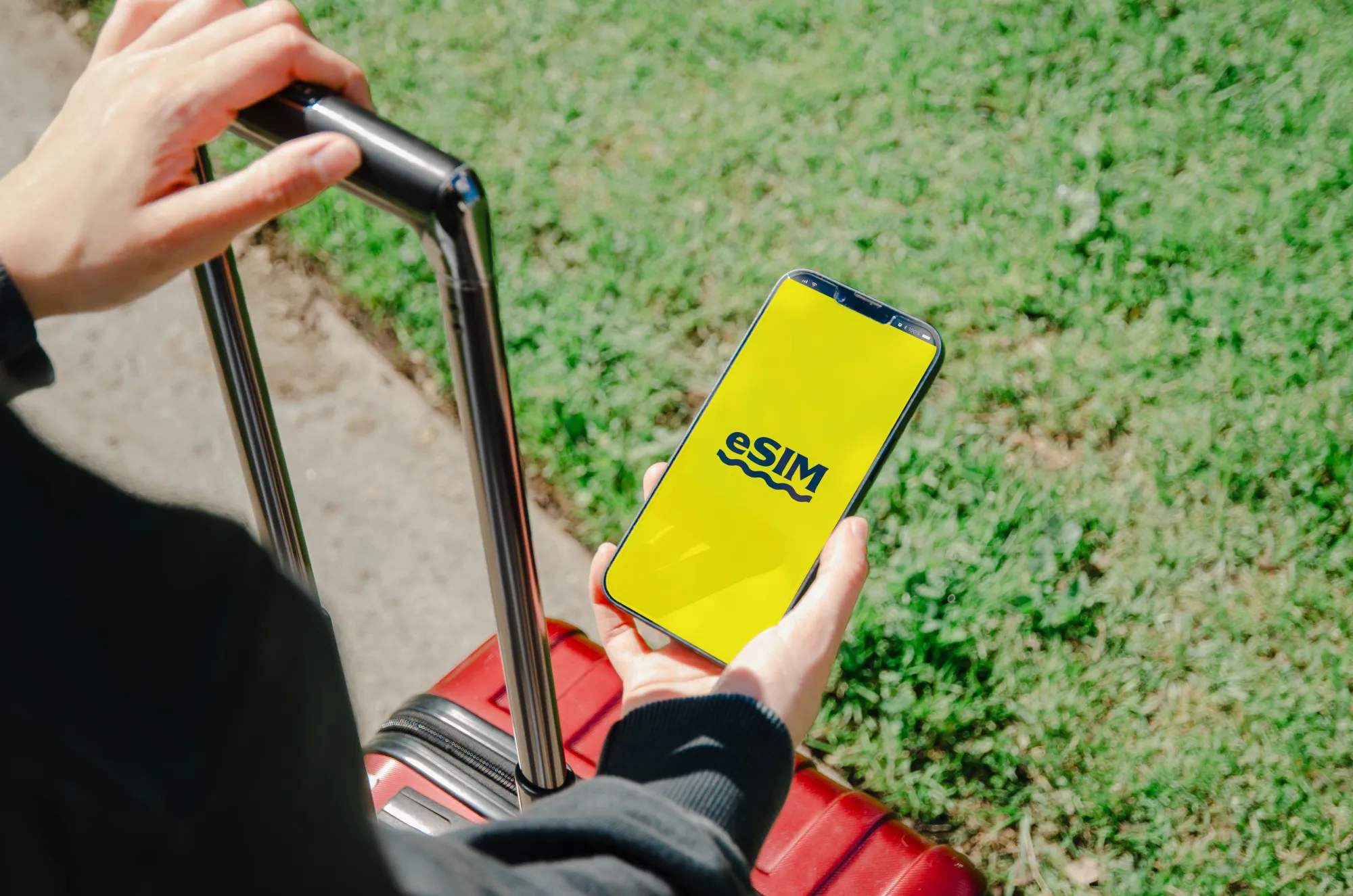 eSIMs Card: A Smarter Way to Stay Connected While Traveling