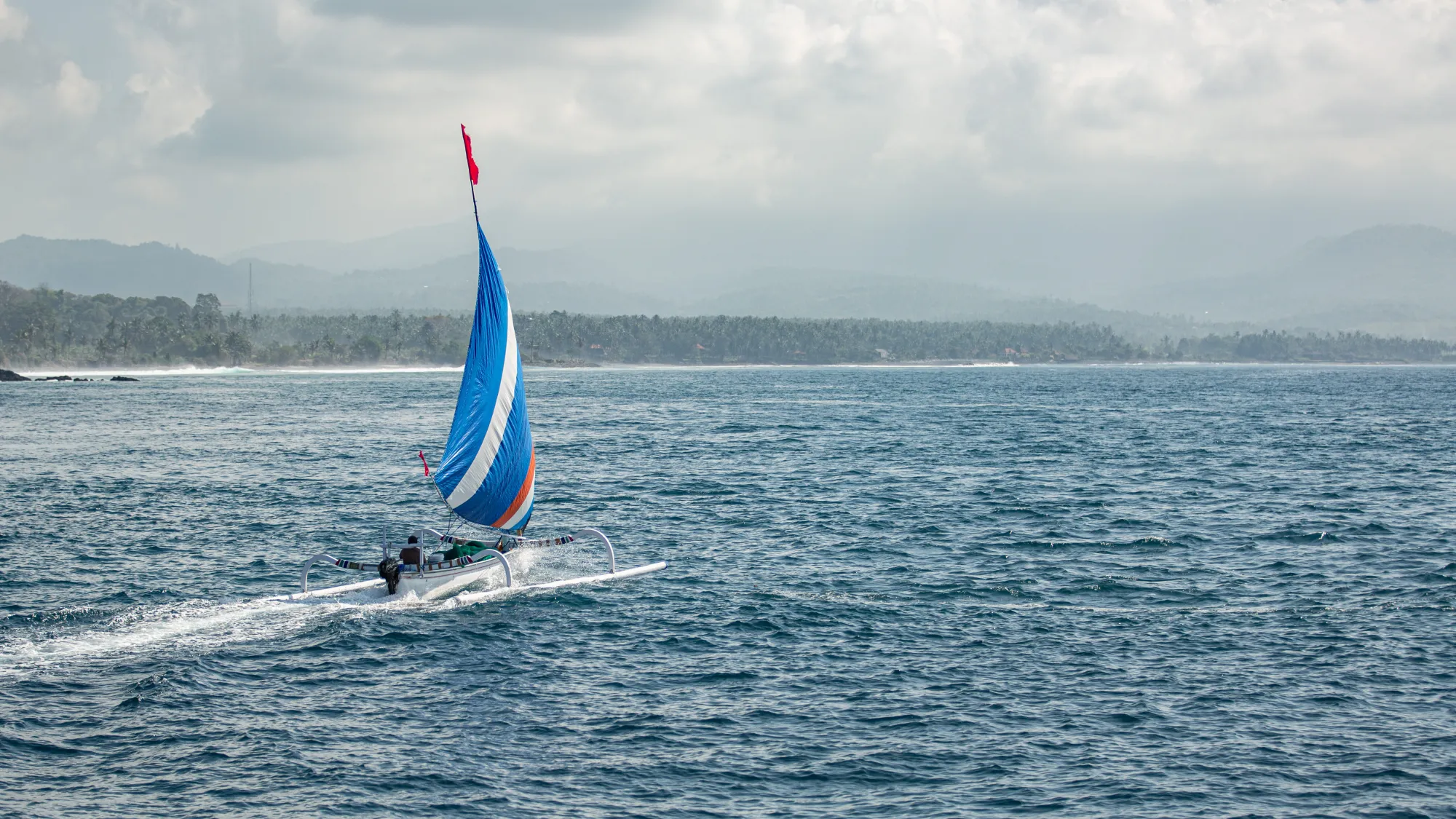 Hunter 270 Sails: Choosing the Right Sails for Performance, Comfort, and Longevity