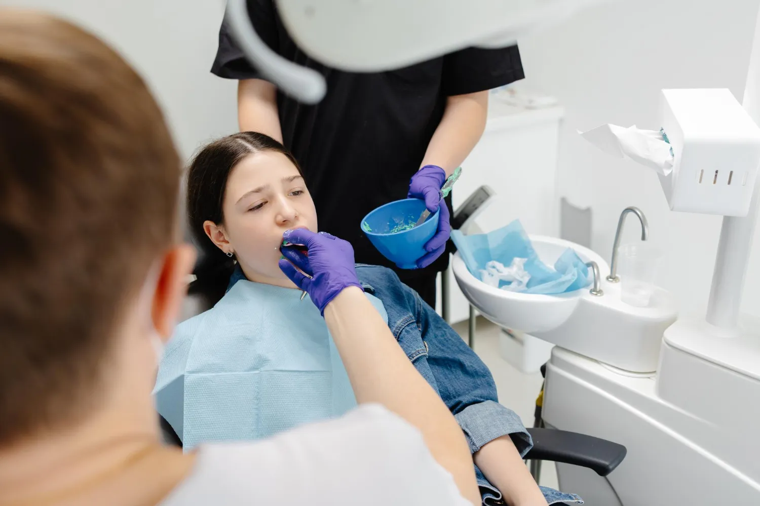 How a Professional Dental Laboratory Supports Modern Dental Restorations