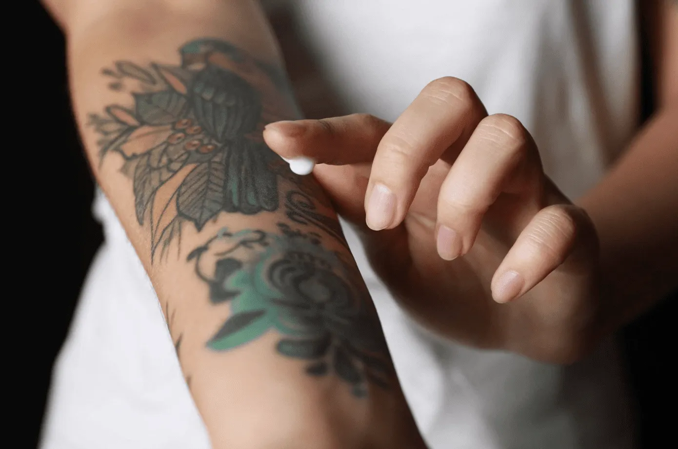 Tattoo Schmerzen: Was du vor der Sitzung wirklich wissen solltest