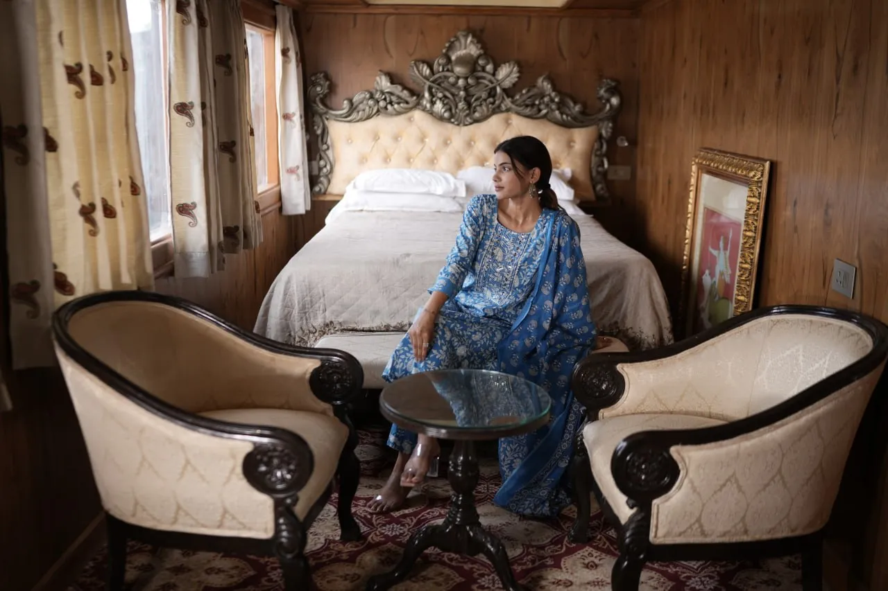 What Makes the Palace on Wheels a Complete Royal Journey Through India?