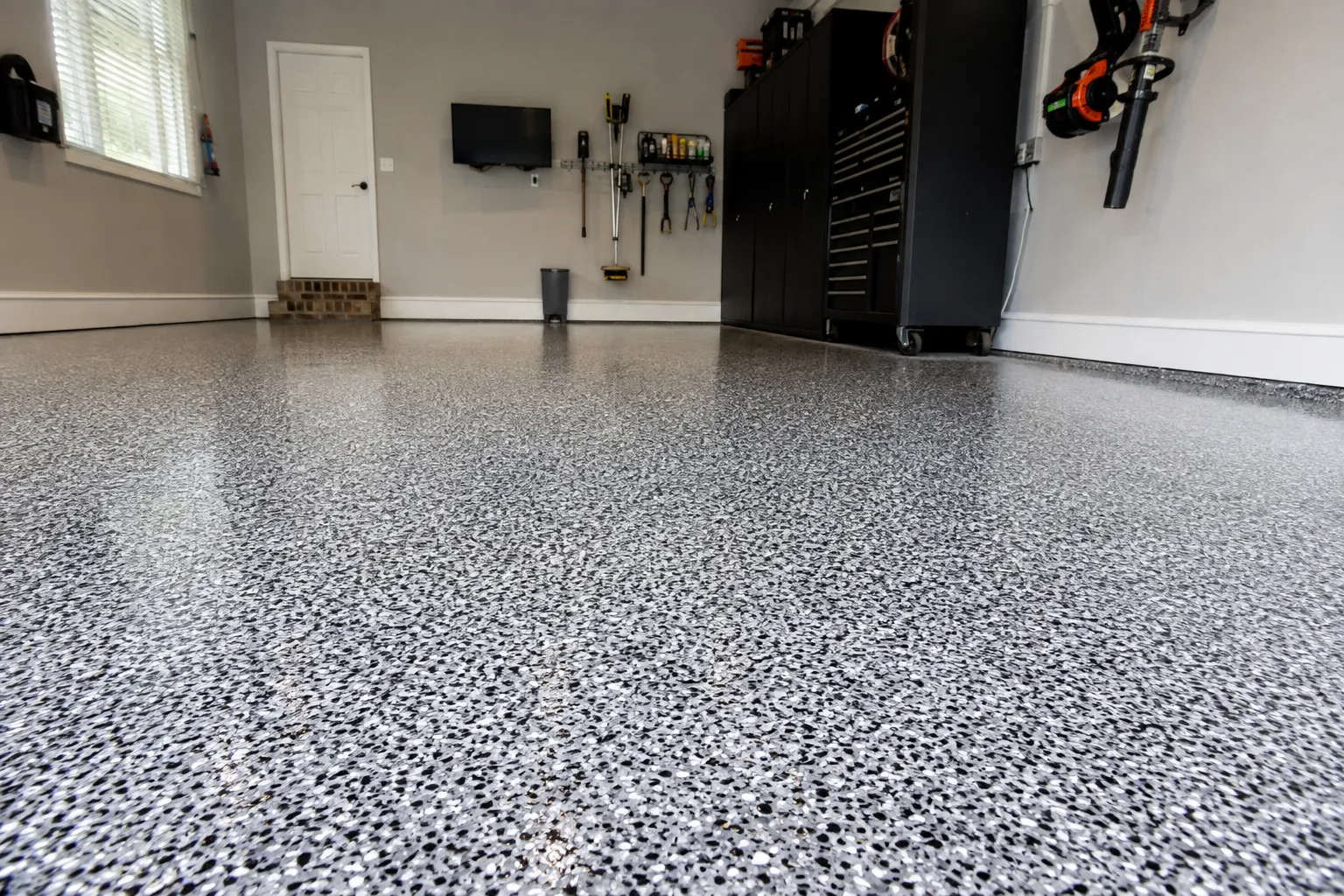 The Complete Flake Flooring Guide: From Design to Installation