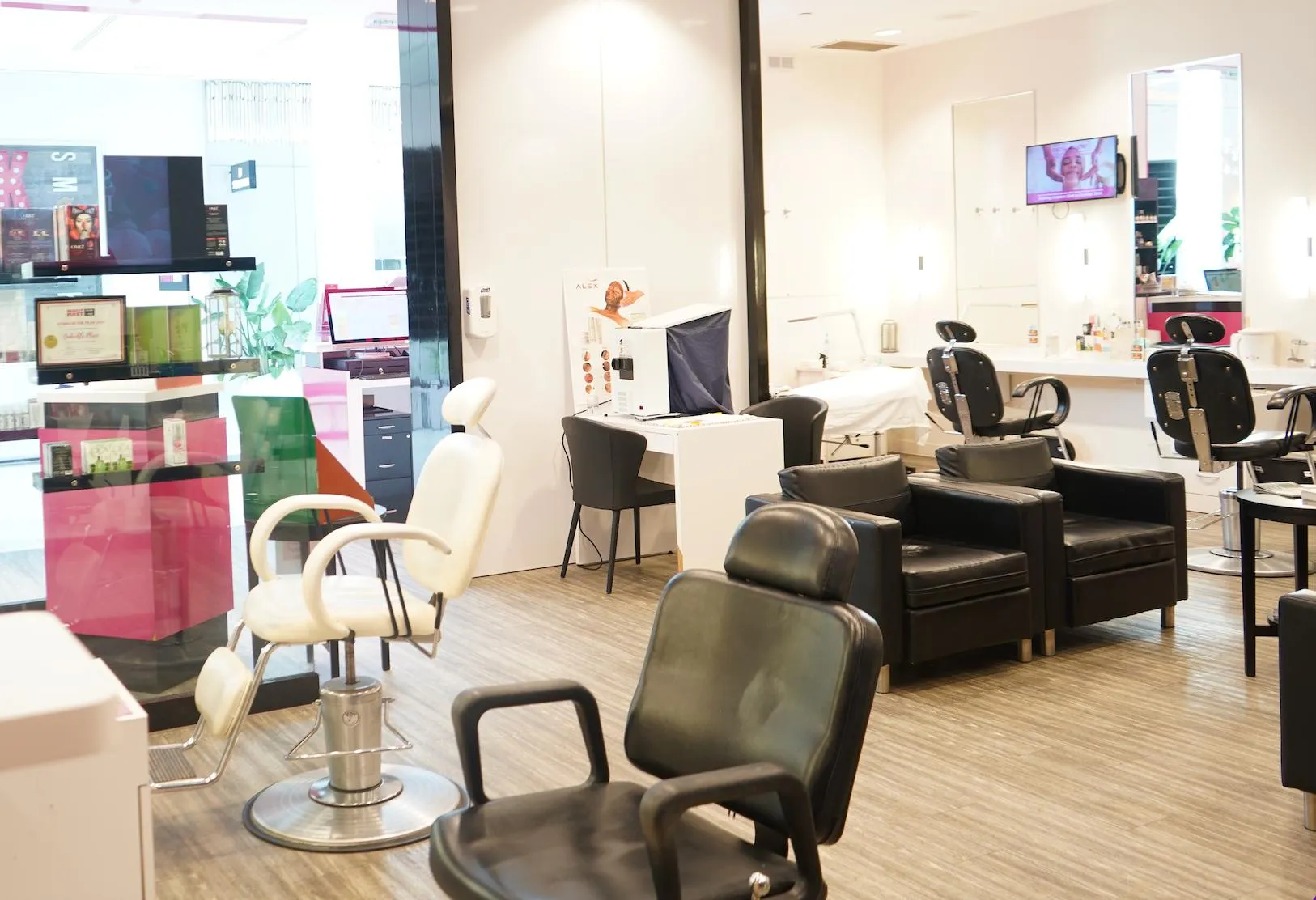 Complete Guide to Waxing and Hair Extensions in Oakville