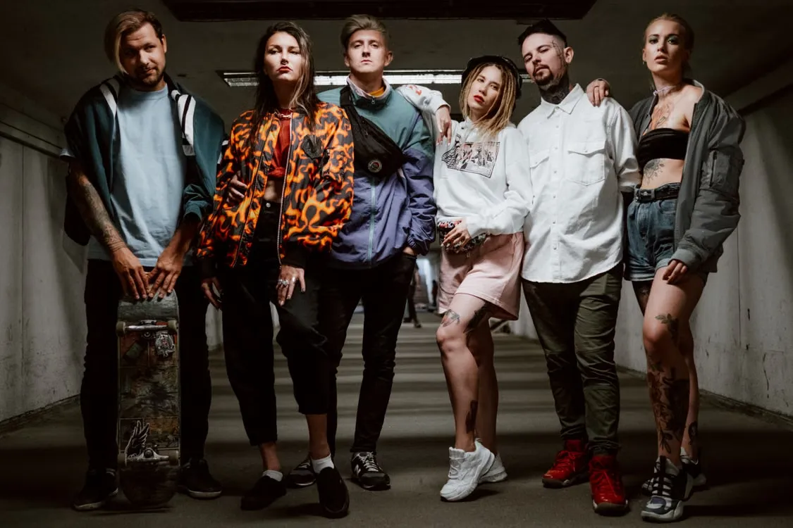 The New Street Uniform: Why Oversized Silhouettes Still Dominate Global Style