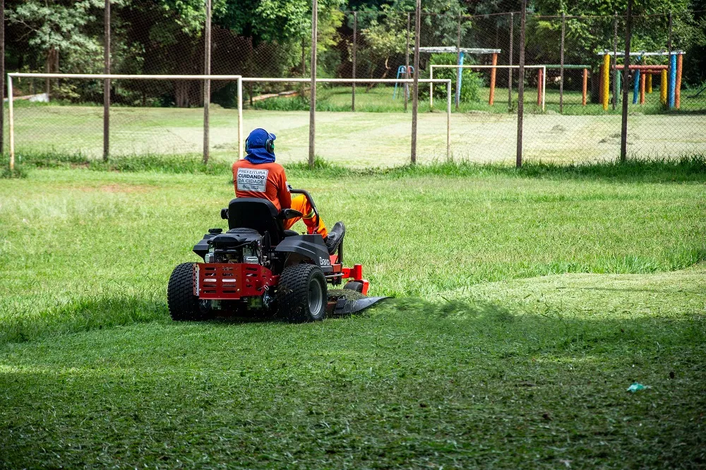 Spring & Fall Yard Clean-Up Calgary: Keep Your Property Looking Its Best