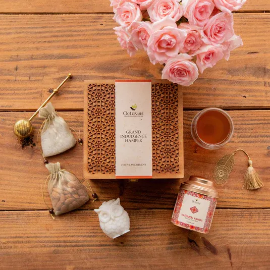 Where Can You Find Unique Tea Sets for Gifting?