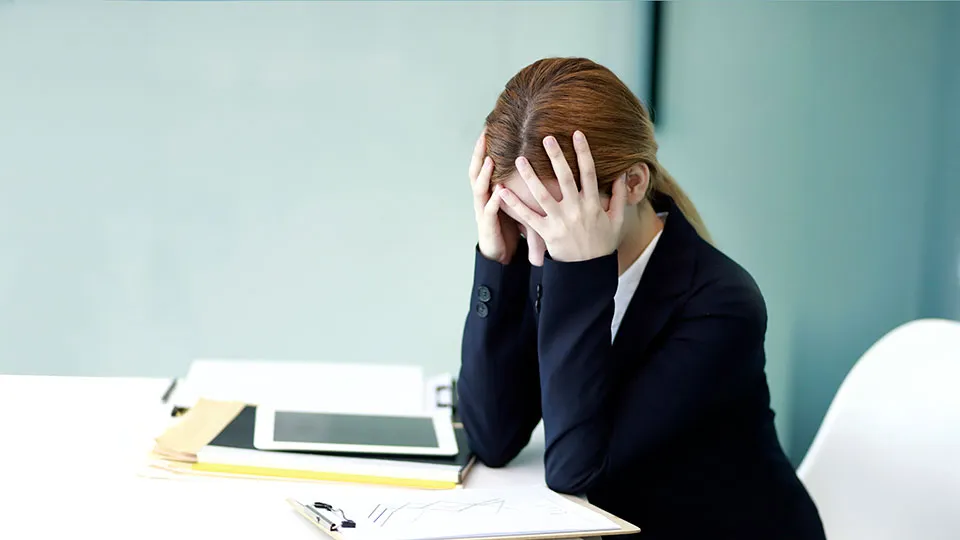 The Strained Bond: How Long Work Hours Undermine Romantic Relationships