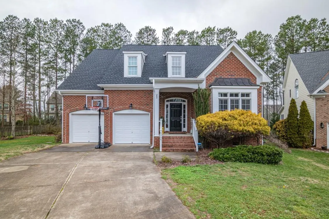 Why Roof Replacement Can Be a Smart Investment for Aging Homes