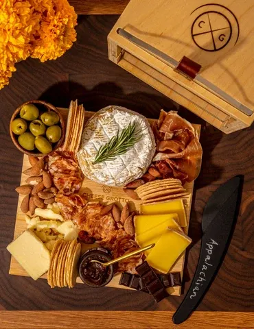 Best Cheese Gifts for Every Occasion: A Practical Buying Guide