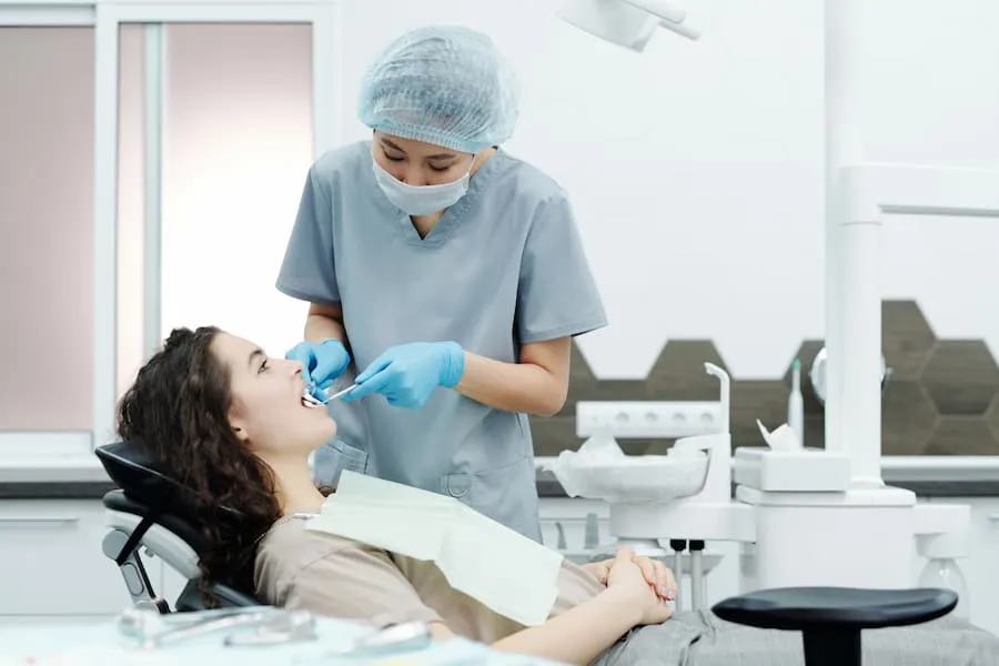 Choosing the Right Dental Clinic Weybridge for Oral Health