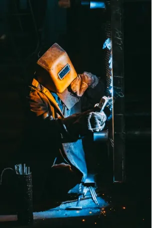 Engineering Safer Maintenance Operations: The Future of Risk Control in Heavy-Duty Vehicle Repair