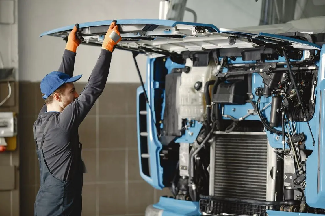 Engineering Safer Maintenance Operations: The Future of Risk Control in Heavy-Duty Vehicle Repair